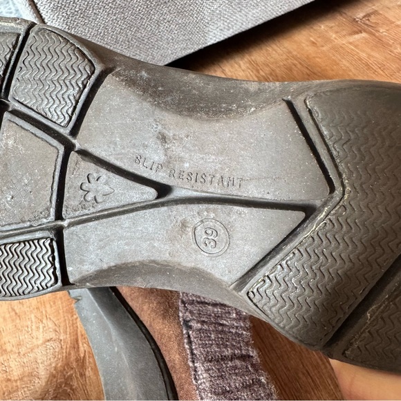 Dansko Eartha Brown leather slip on clogs - Picture 6 of 8